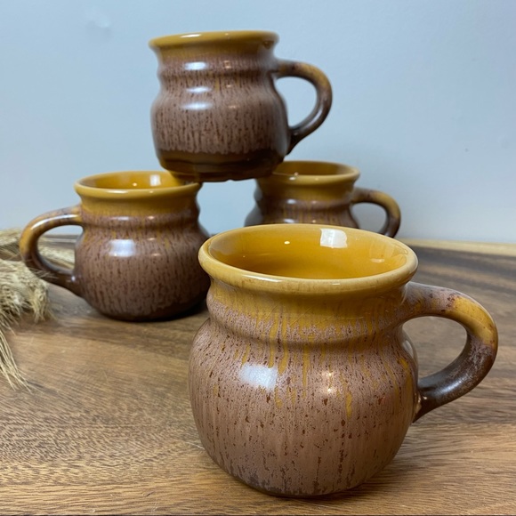 Set of four Vintage Beauce Canadian Pottery Mugs - Picture 3 of 12
